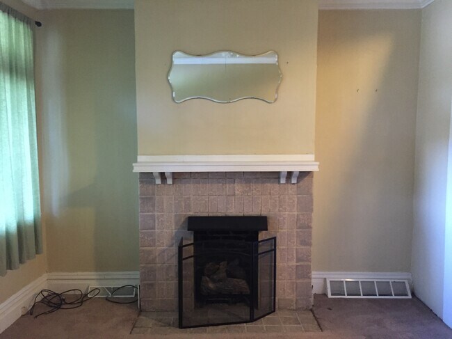 Livingroom - 120 S Braddock Ave