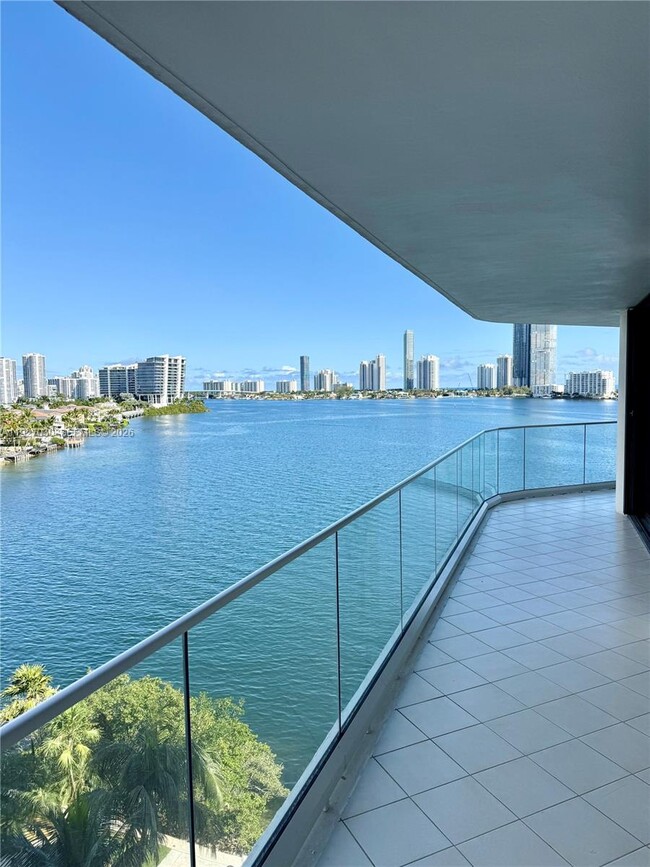 Building Photo - 2800 Island Blvd