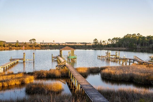 Foto del edificio - 2572 Gulf Breeze Ave