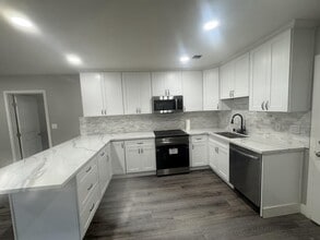 Building Photo - 517 Madera Ave