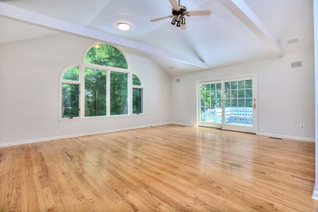 Foto del edificio - 8 Clover Ln