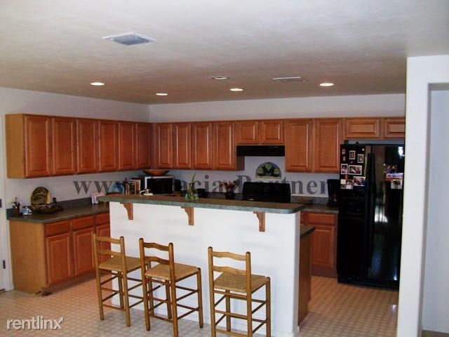 Building Photo - 2724 N Saramano Ln