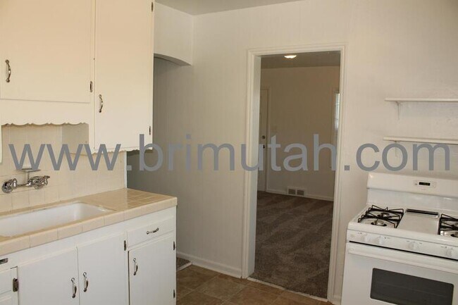 Building Photo - 122 Girard Avenue - 2