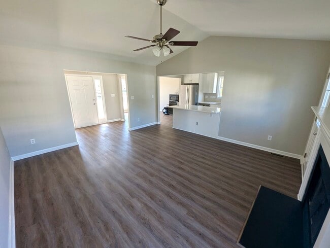 Large living room - 417 Flagg Rd