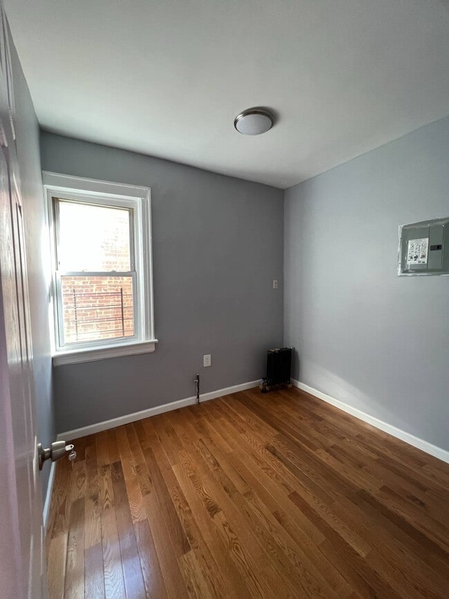 847 E 214th St Unit 2, The Bronx, NY 10467 Room for Rent in The Bronx
