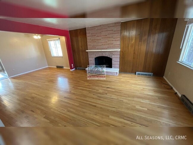 Photo - 911 Holland Park Blvd House