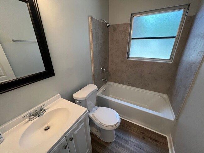Building Photo - 6928 Red Robin Dr