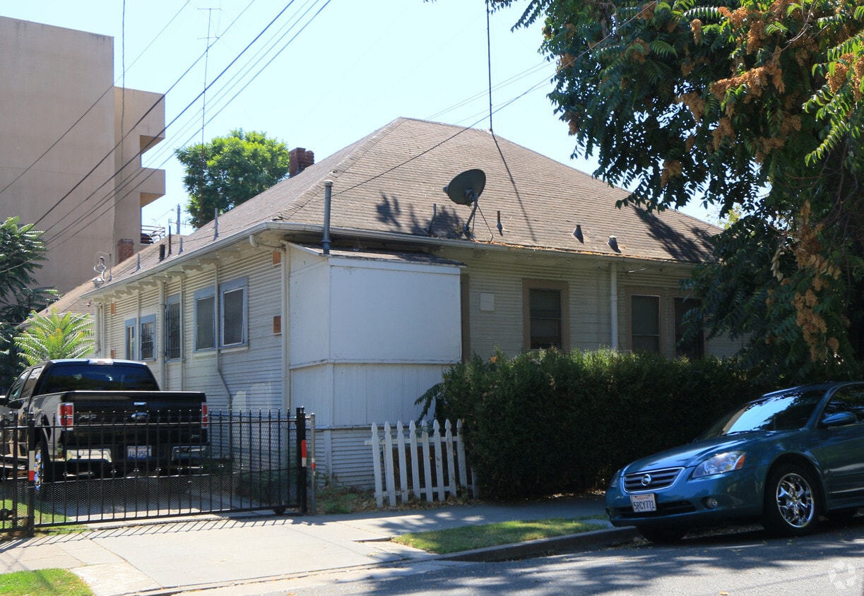 Building Photo - 1340 N Monroe St