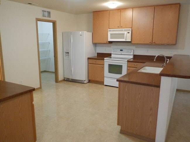 Building Photo - 1722 Cadborough Ln