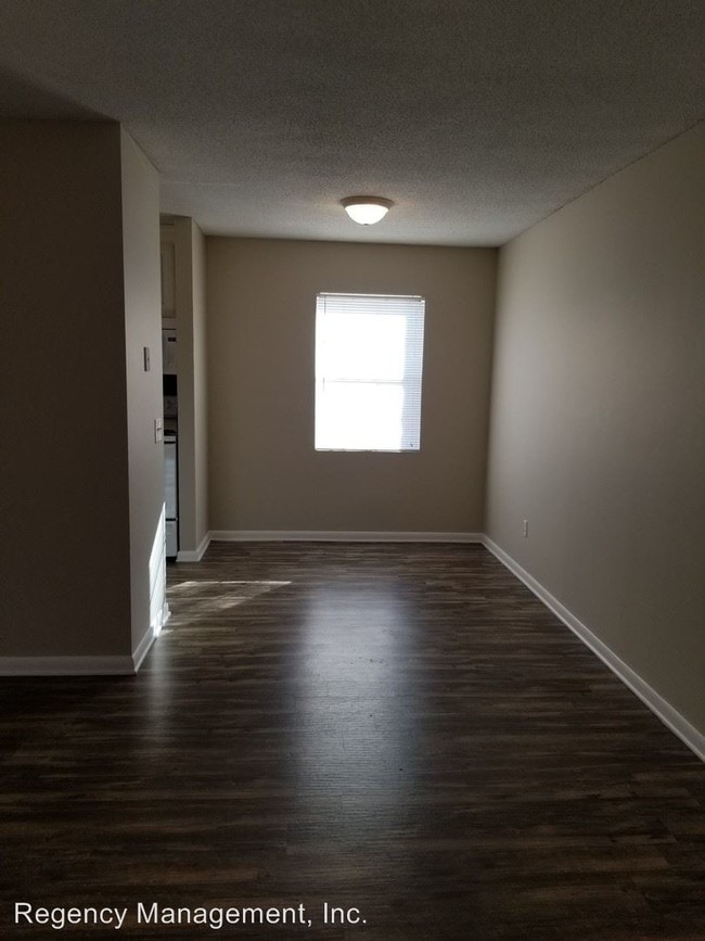 Building Photo - 507 Briarwood Dr