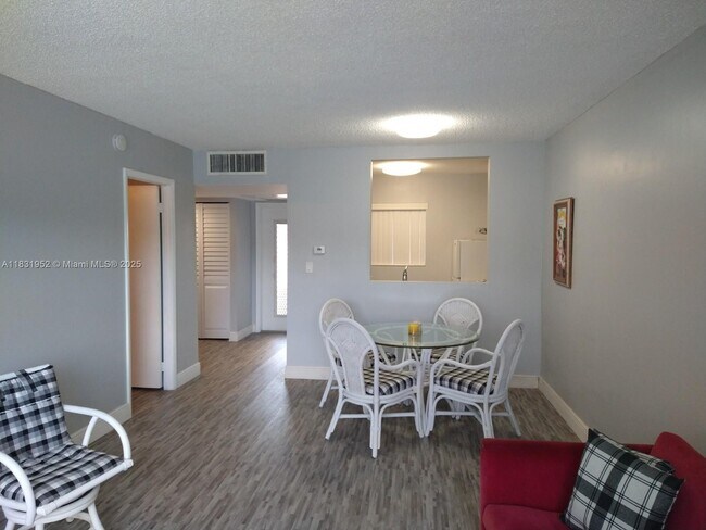 Foto del edificio - 5102 NW 36th St