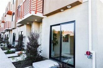 Building Photo - 15828 Villas Ln