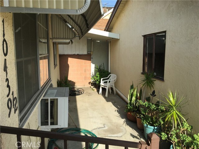 Foto del edificio - 10439 Western Ave