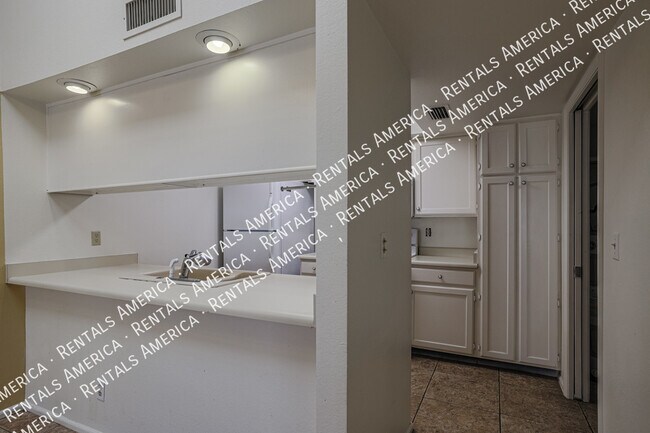 Foto del edificio - 633 W Southern Ave