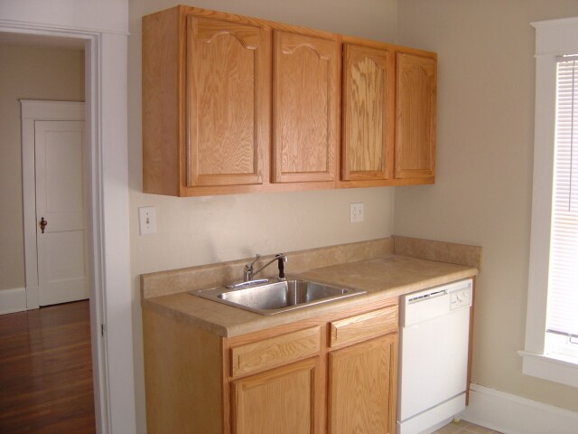 Foto del edificio - 1 BR Duplex w/ Lawn Service Included