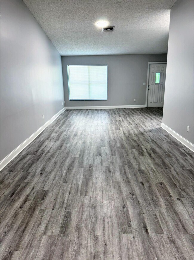 Foto del edificio - 14587 Wood Pine Dr