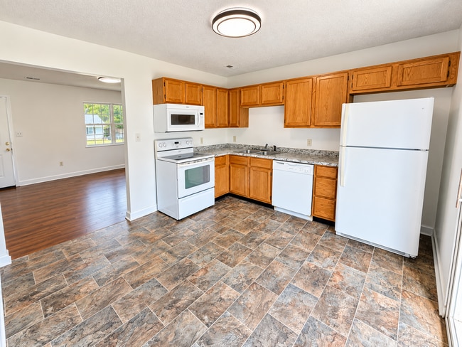 Foto del edificio - 5339 Beechwood Dr