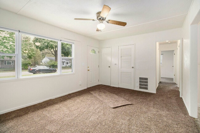 Building Photo - 801 Shumway Ave
