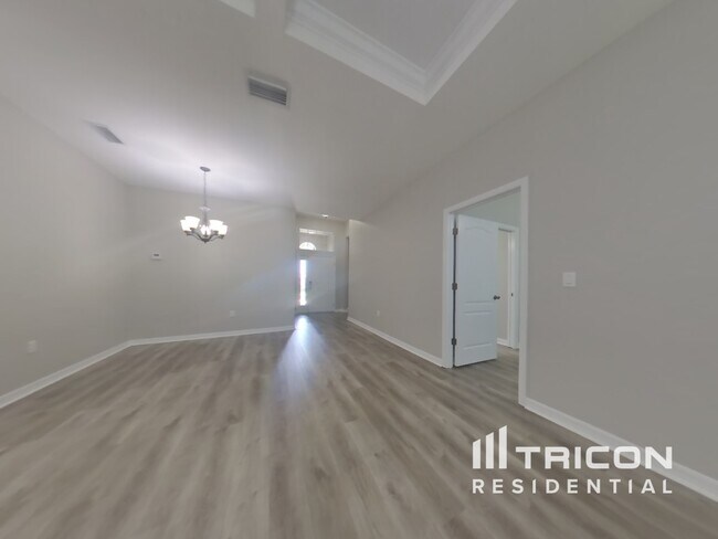 Foto del edificio - 11106 McFadden Ave