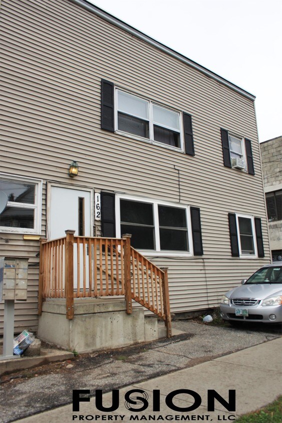 Primary Photo - 162 Maple St