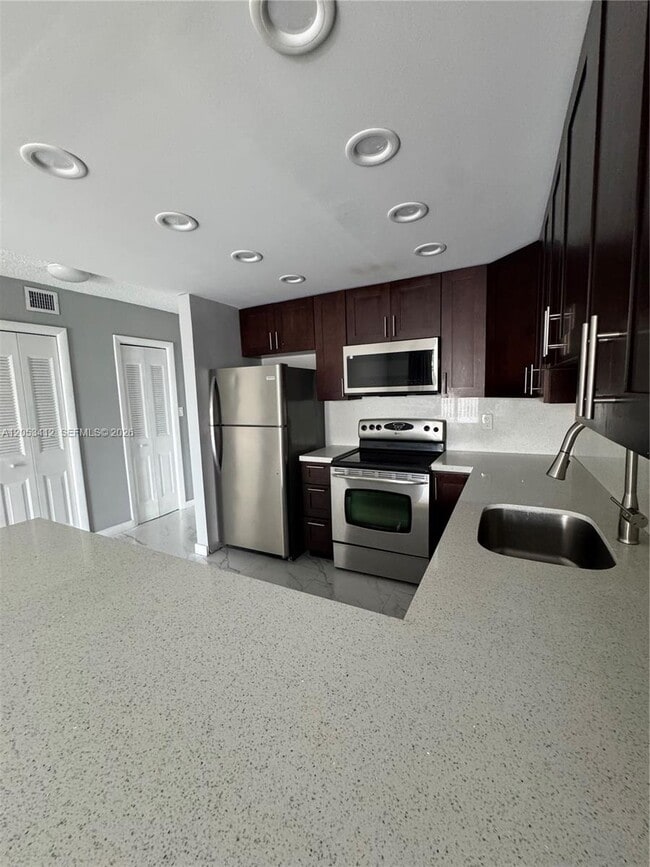 Building Photo - 6930 Miami Gardens Dr