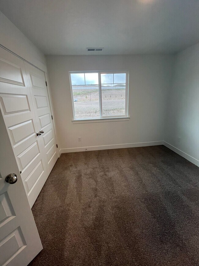 Foto del edificio - 2676 Blue Dawn Ln