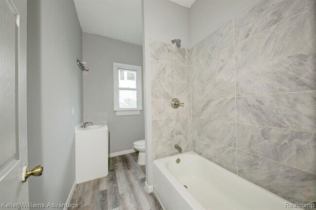 Foto del edificio - 291 ENGLEWOOD - Unit #2 St
