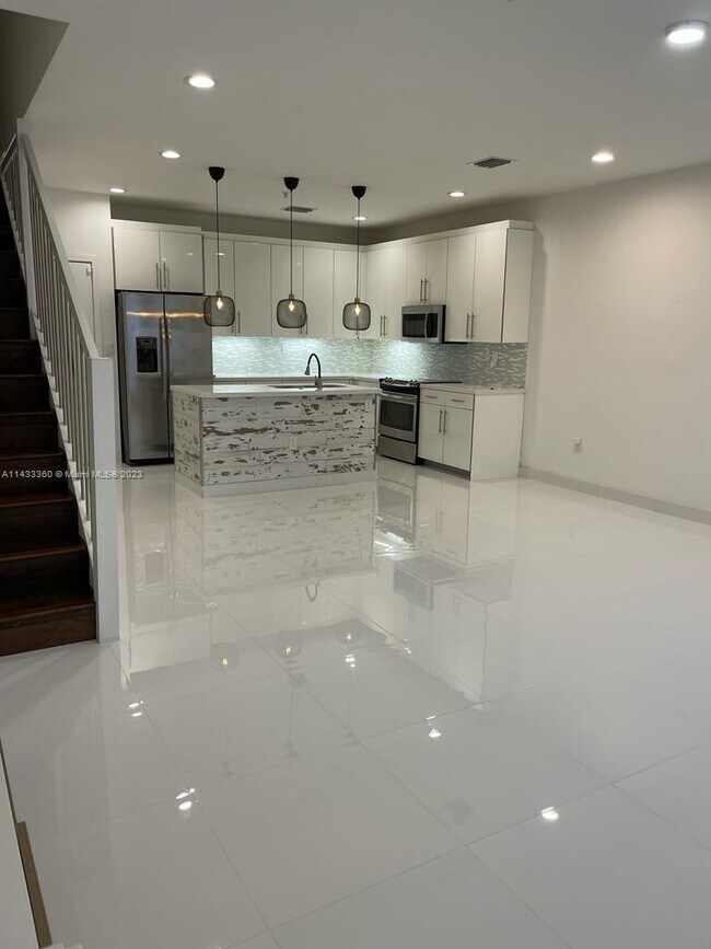 Foto del edificio - 2641 NE 212th Ter