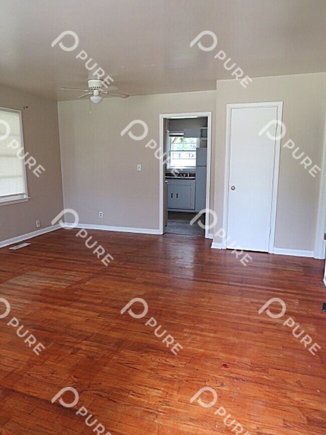 Foto del edificio - 3110 Leftwich St NW