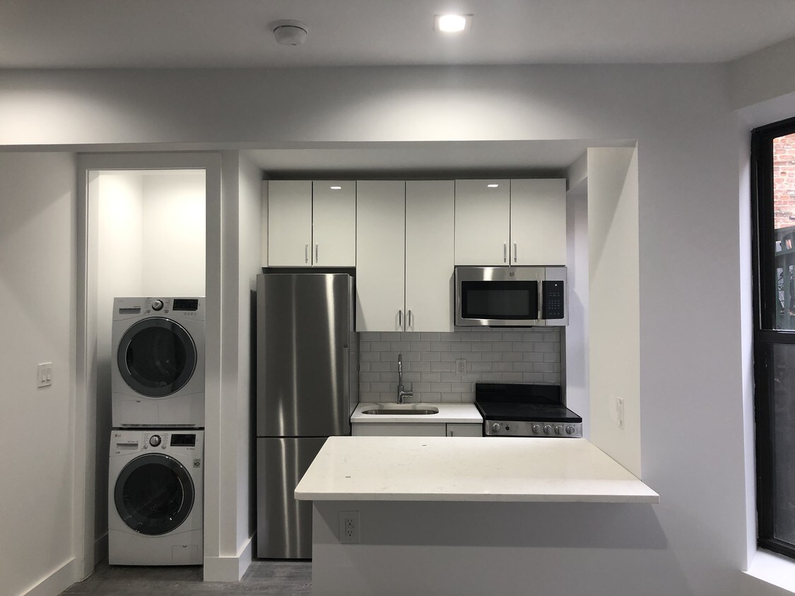 Foto principal - 370 Rutland Rd