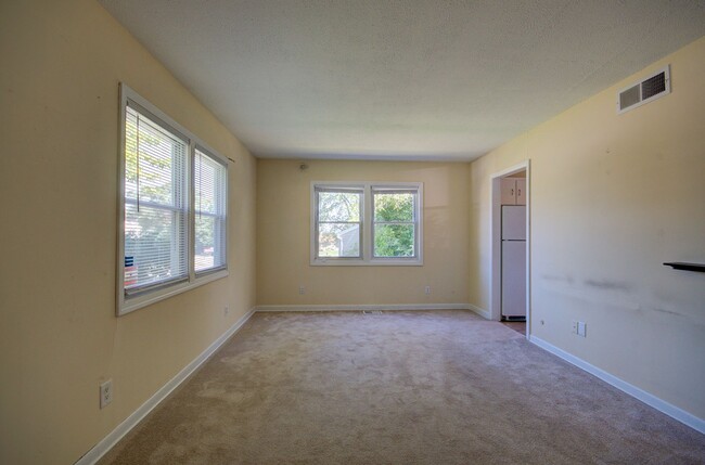 Building Photo - Great 3 bd 1 ba ranch Crest Hill