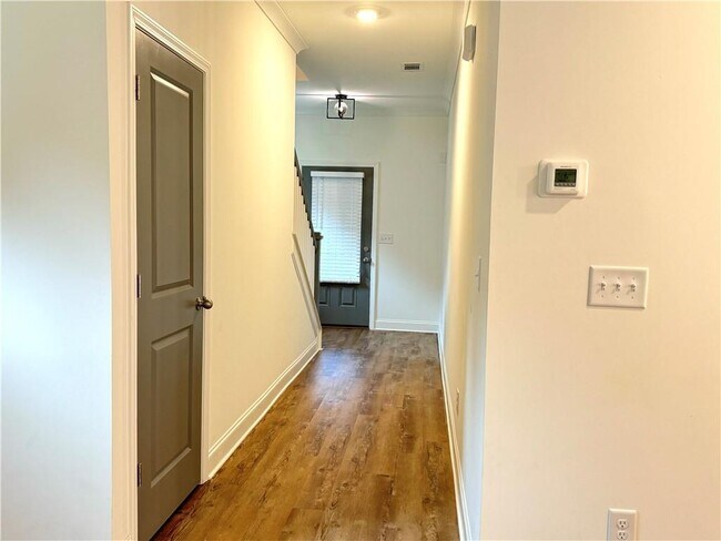 Building Photo - 2955 Vinca Dr