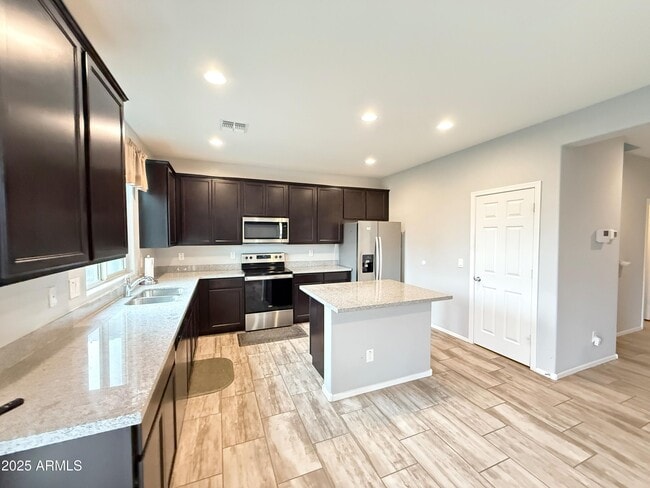 Foto del edificio - 17569 W Country Club Terrace