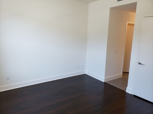 Building Photo - Three-story Silverlake modern home