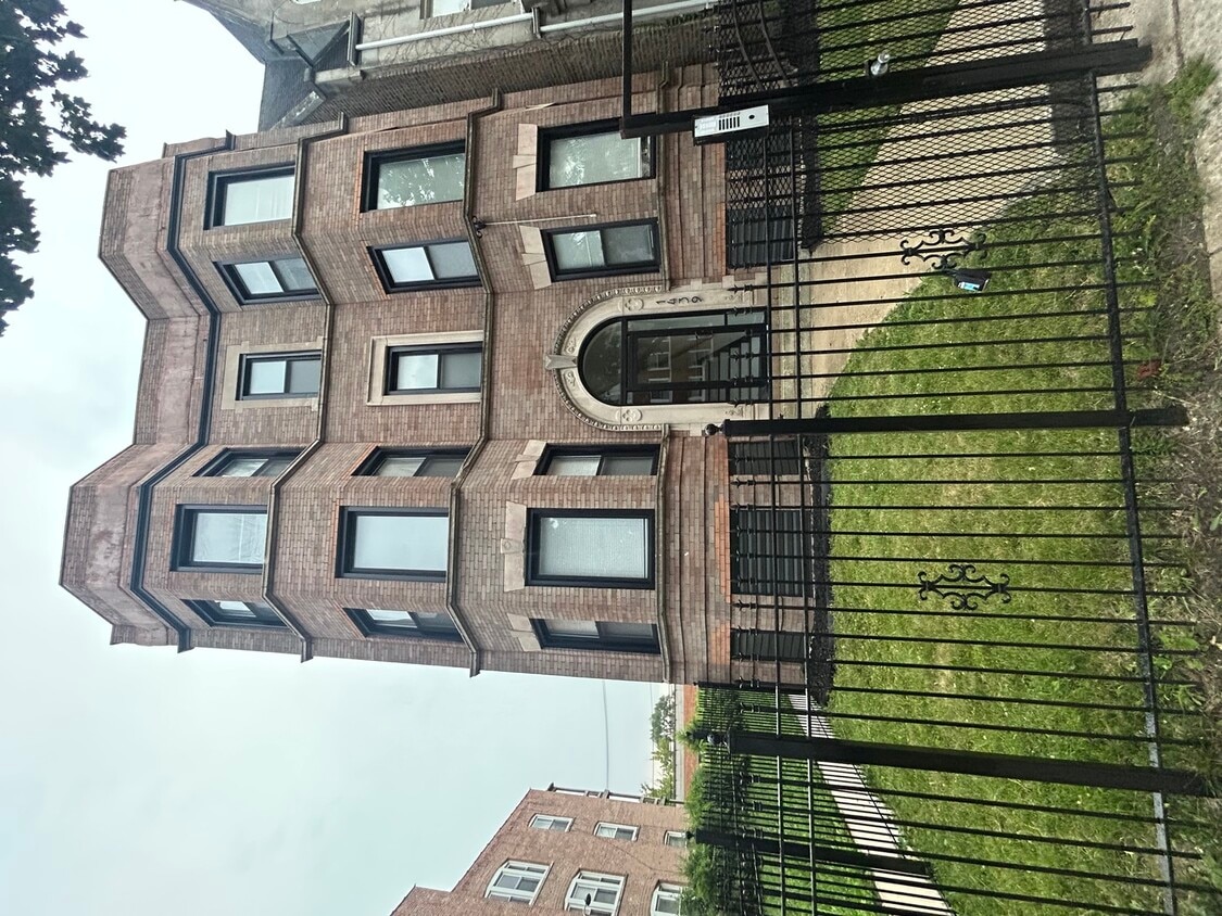 Foto principal - 1439 E 66th Pl