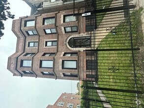 Building Photo - 1439 E 66th Pl