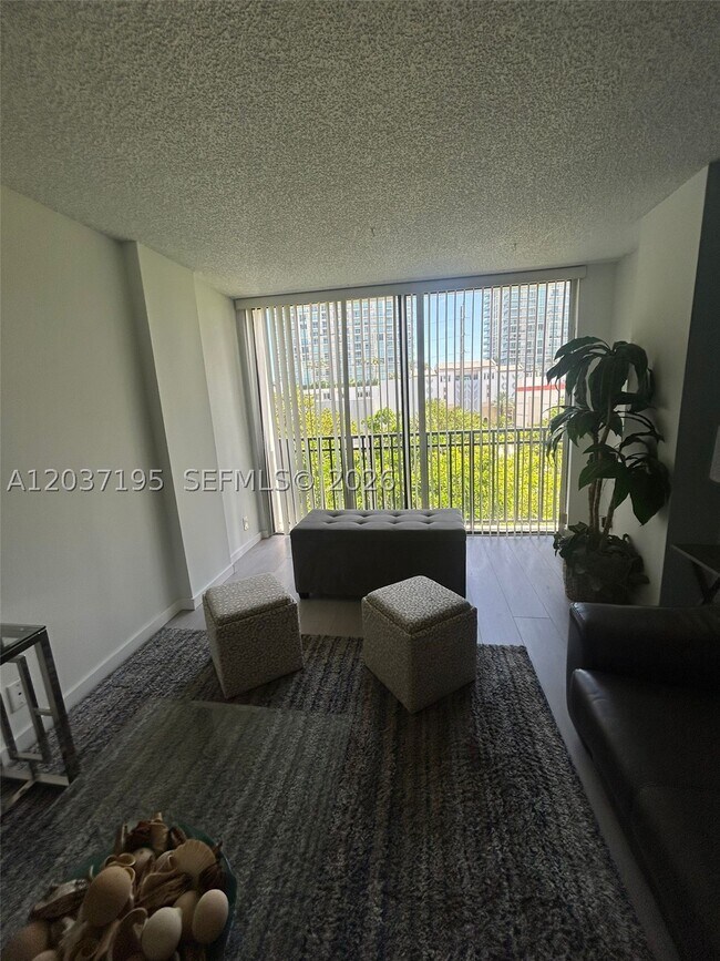 Foto del edificio - 16909 N Bay Rd