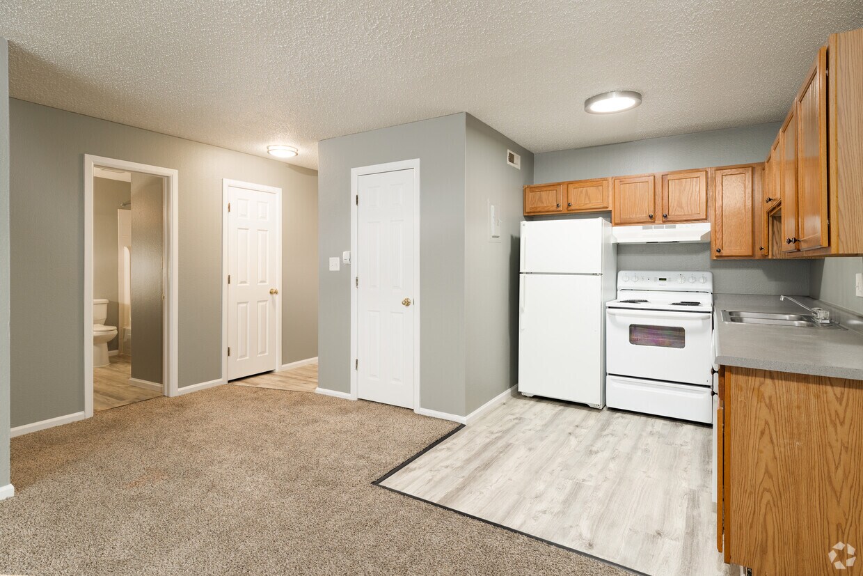 Fountain Oaks Apartments at 26102614 E Fountain Blvd Colorado