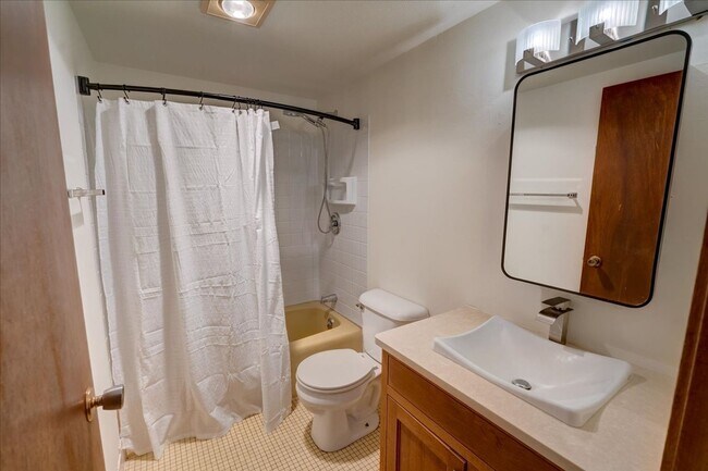 Building Photo - 6404 Maywood Ave