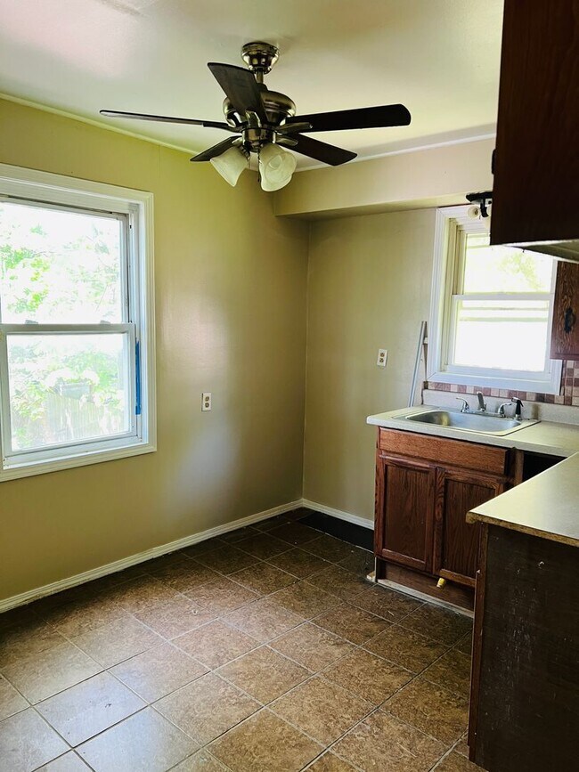 Foto del edificio - 2 bedroom house available now