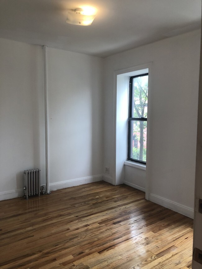 Foto del edificio - 158 Putnam Ave