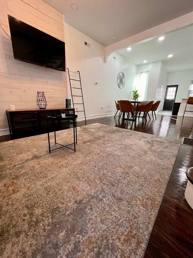 Building Photo - Stunning 3-Bedroom Townhome with Finished ...