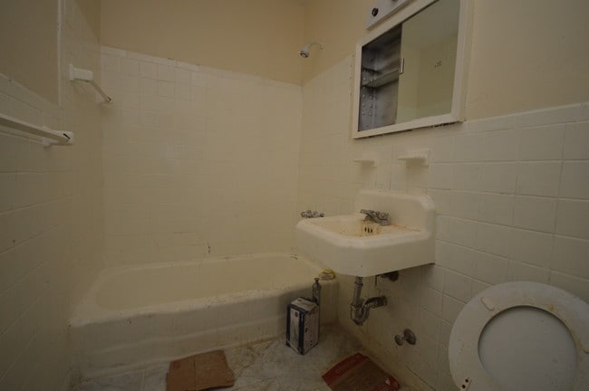 Floorplan - 206 Clarkson Ave
