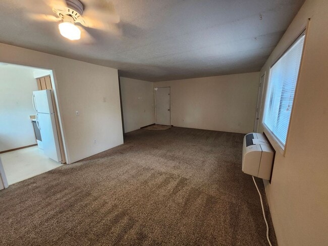 Foto del edificio - 2 Bed/1 Bath Apartment in NE Bend - Wichita Way
