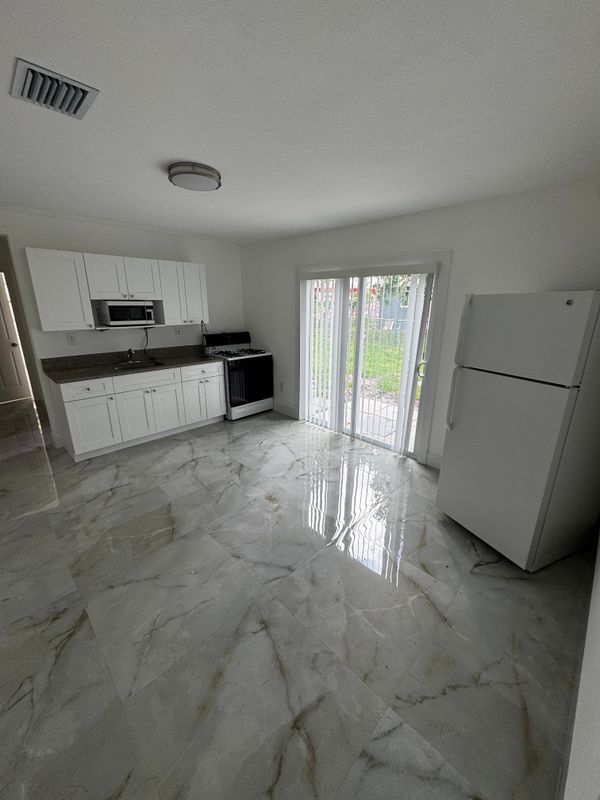 Foto del edificio - 2040 NW 185th Ter