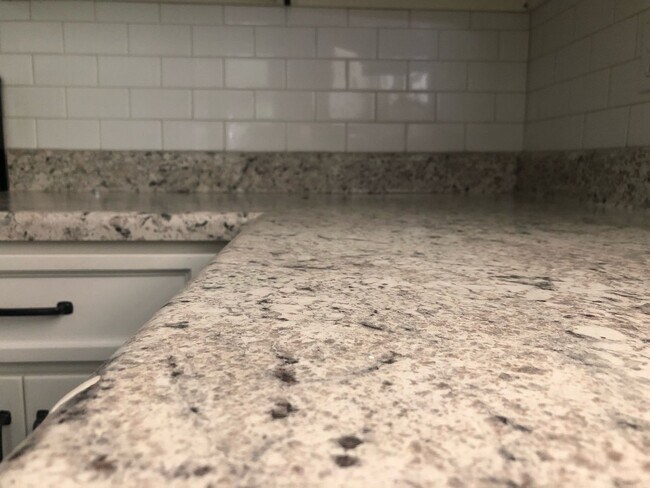 Foto del edificio - 14 Mattison Rd