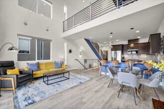 Building Photo - 1412 Tonopah St