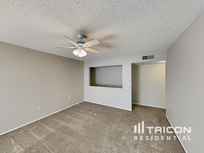 Foto del edificio - 828 N Pine Ct