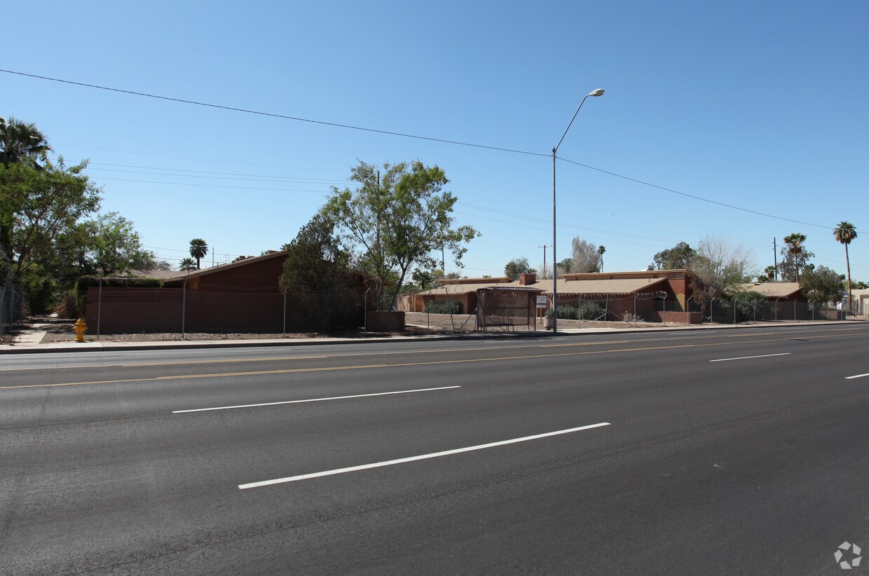Foto del edificio - 921-929 W McDowell Rd
