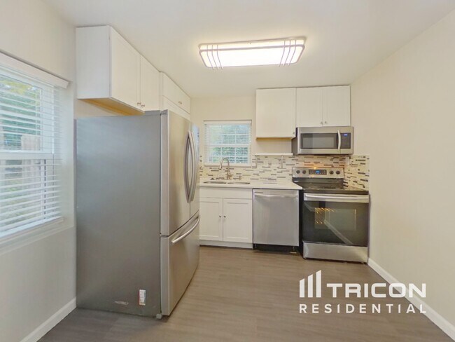 Foto del edificio - 4223 Dinglewood Ave